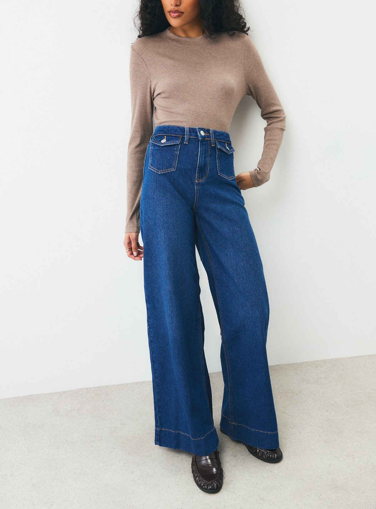 Patch Pocket Relaxed Flare Jeans 18S - Image 3 thumbnail